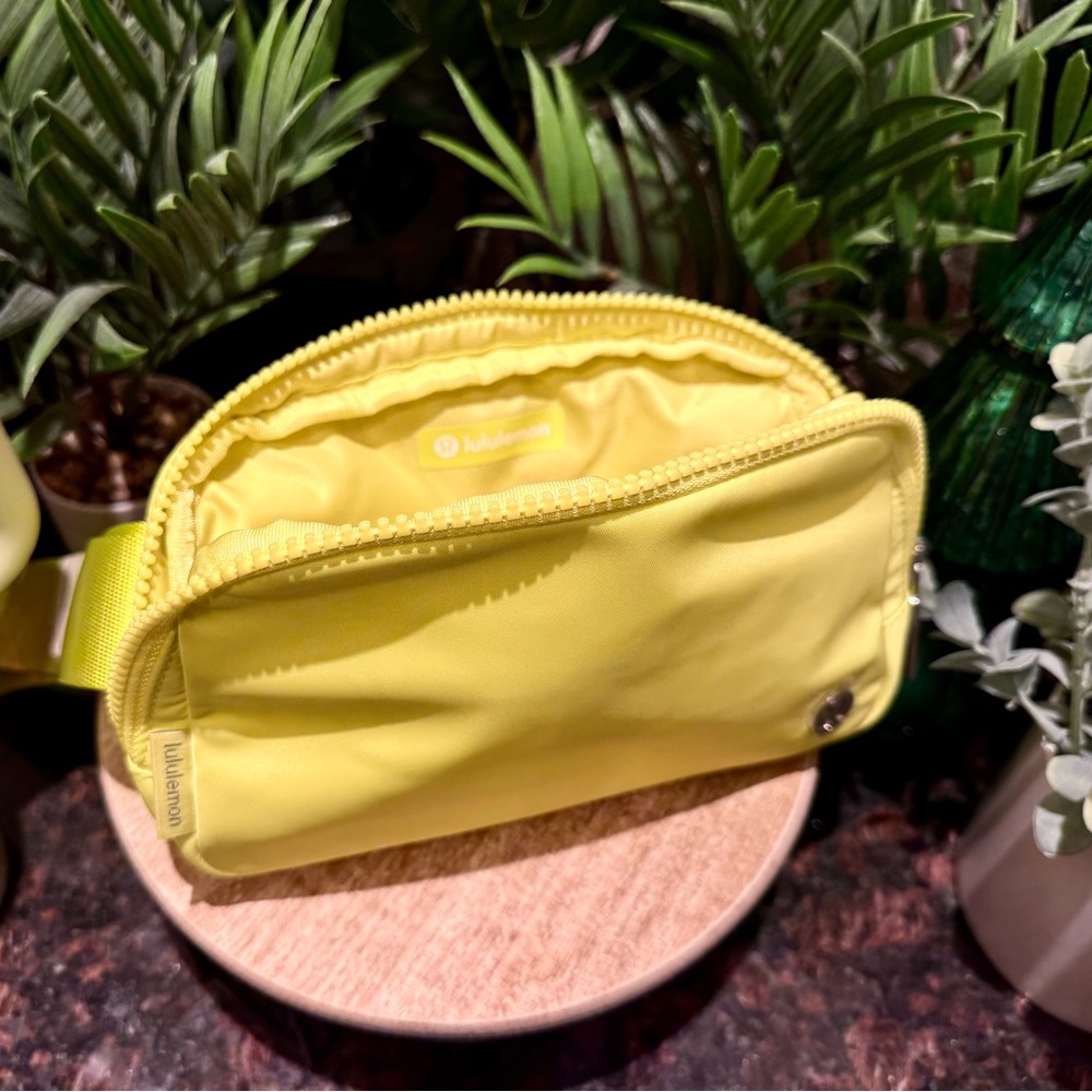LAST ONE! Lululemon Everywhere Belt extended waistband (NWT) 🌼🍋 Daisy Glow - Picture 5 of 11